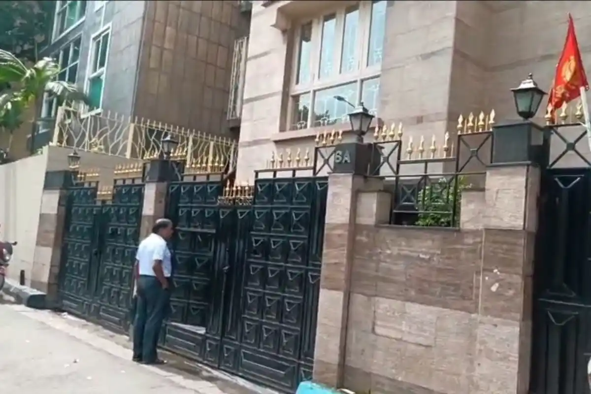 Kolkata ED raid Khidderpore Short Street: कोलकाता में कई जगहों पर ईडी की तलाशी, आर्थिक लेनदेन में गड़बड़ी के मामले में जांच तेज