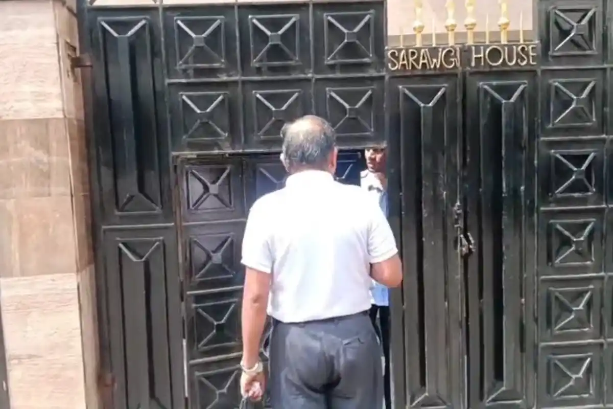 Kolkata ED raid Khidderpore Short Street: कोलकाता में कई जगहों पर ईडी की तलाशी, आर्थिक लेनदेन में गड़बड़ी के मामले में जांच तेज