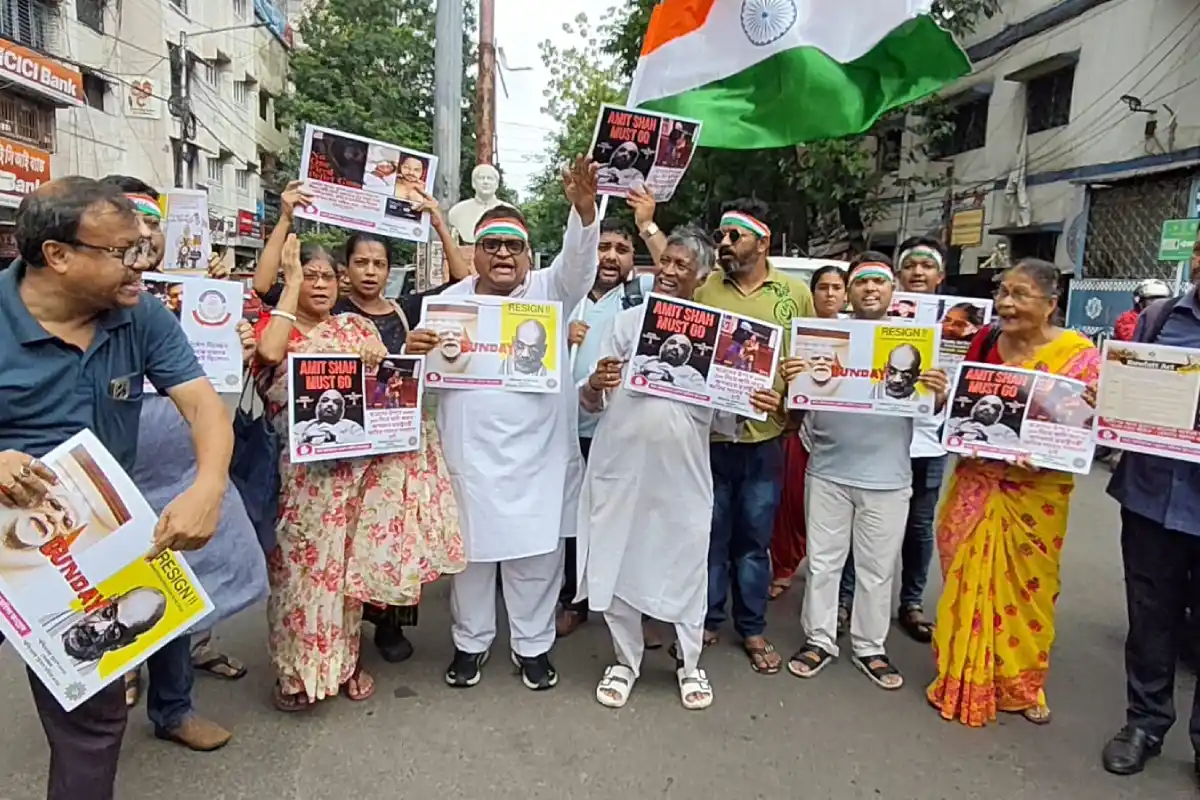 Kolkata INTUC protest Amit Shah resignation demand: कोलकाता में कांग्रेस और इंटक संगठनों ने विरोध प्रदर्शन कर अमित शाह के इस्तीफे की मांग उठाई