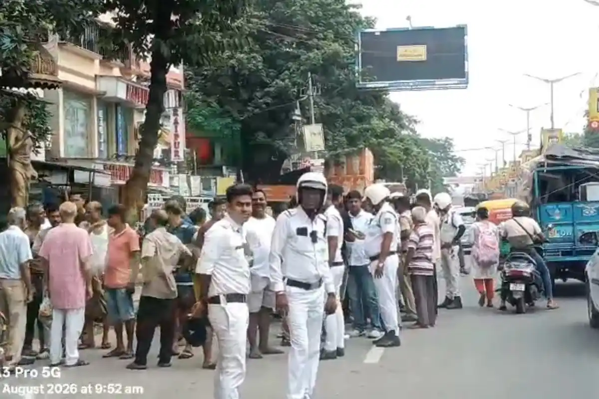Baranagar BT Road Lorry Accident Two School Students Death: बरानगर में लोरी की टक्कर से दो स्कूली बच्चों की मौत, पिता घायल, इलाके में बढ़ा तनाव
