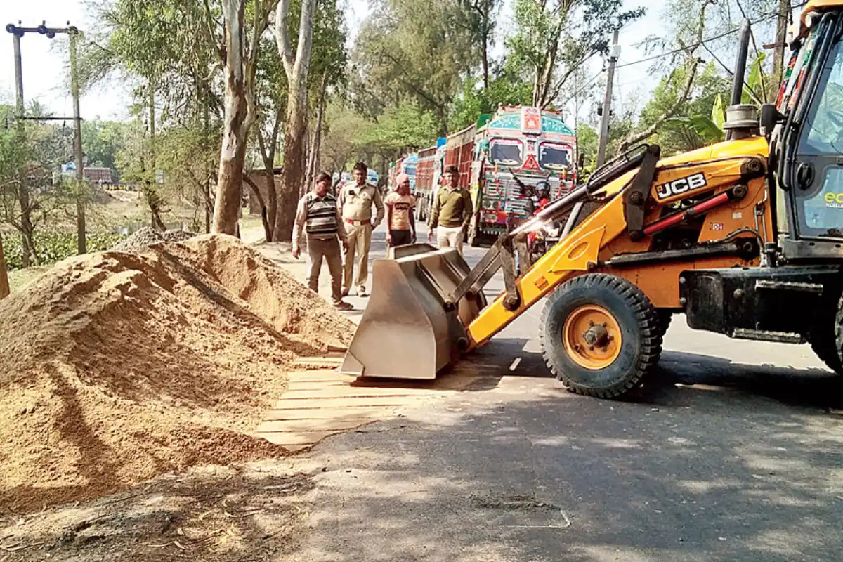 Agnimitra Paul Road Construction Material Fine: अब सड़क पर रेत, पत्थर या ईंट रखने पर लगेगा जुर्माना, राज्य की मंत्री अग्निमित्रा पाल की सख्त चेतावनी