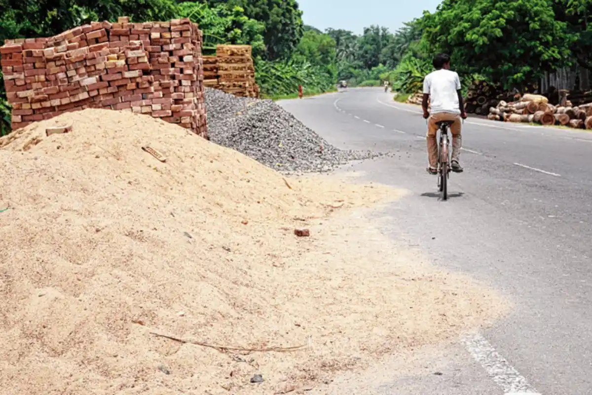 Agnimitra Paul Road Construction Material Fine: अब सड़क पर रेत, पत्थर या ईंट रखने पर लगेगा जुर्माना, राज्य की मंत्री अग्निमित्रा पाल की सख्त चेतावनी