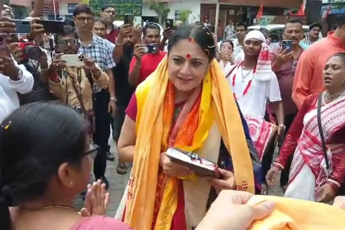 Agnimitra Pal Road Construction Material Fine: अब सड़क पर रेत, पत्थर या ईंट रखने पर लगेगा जुर्माना, राज्य की मंत्री अग्निमित्रा पाल की सख्त चेतावनी
