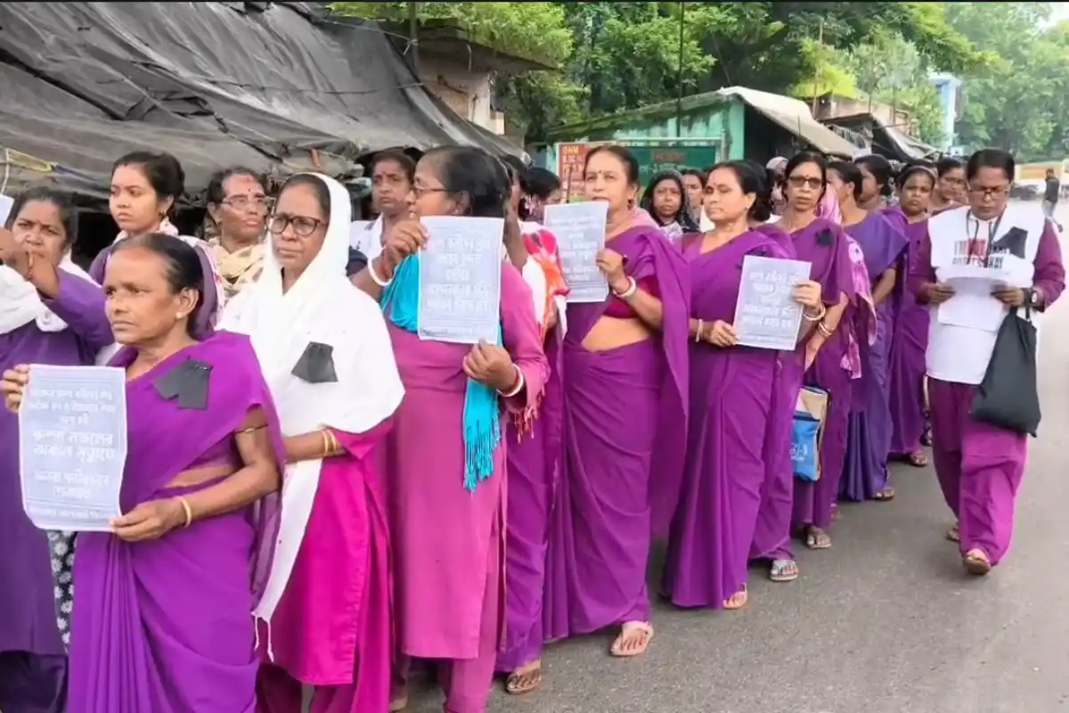 Bankura ASHA workers protest Chandana Bauri resignation: आशा कर्मियों का काला बैज पहनकर प्रदर्शन, चंदना बाउरी के इस्तीफे की मांग