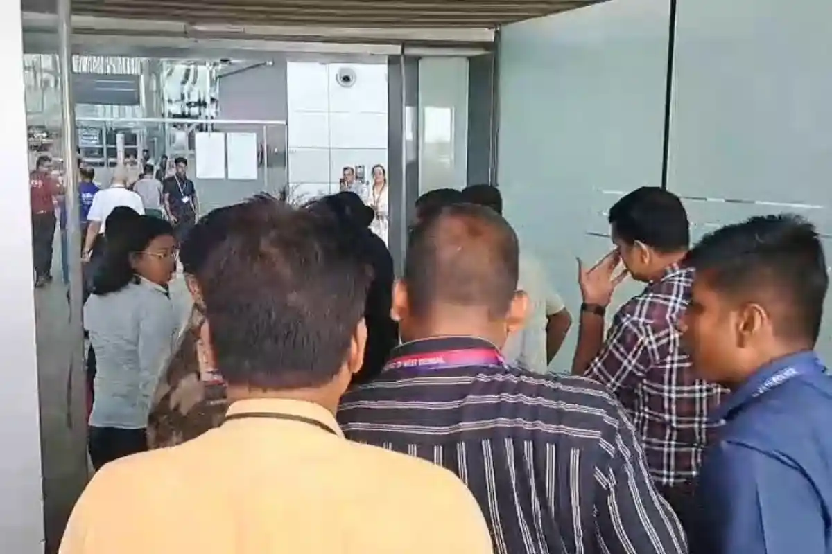 Taslima Nasrin Kolkata Airport statement India Stay: कोलकाता हवाई अड्डे पर तसलीमा नसरीन ने कहा, अभी भारत में रहूंगी, फिर कोलकाता आऊंगी