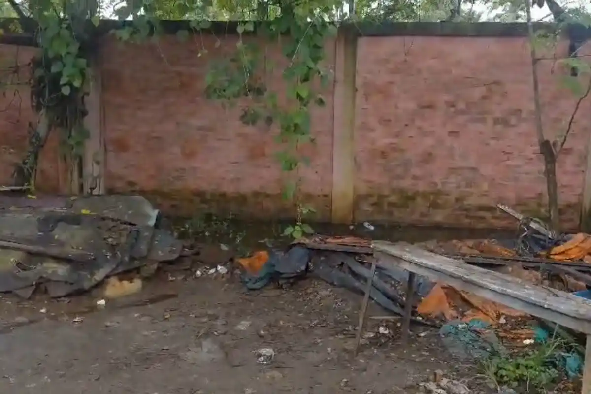 Joka Unidentified Young Man Body Found in Drain: कोलकाता के जोका में नाले से युवक का शव मिला, पहचान नहीं होने पर पुलिस ने शुरू की जांच