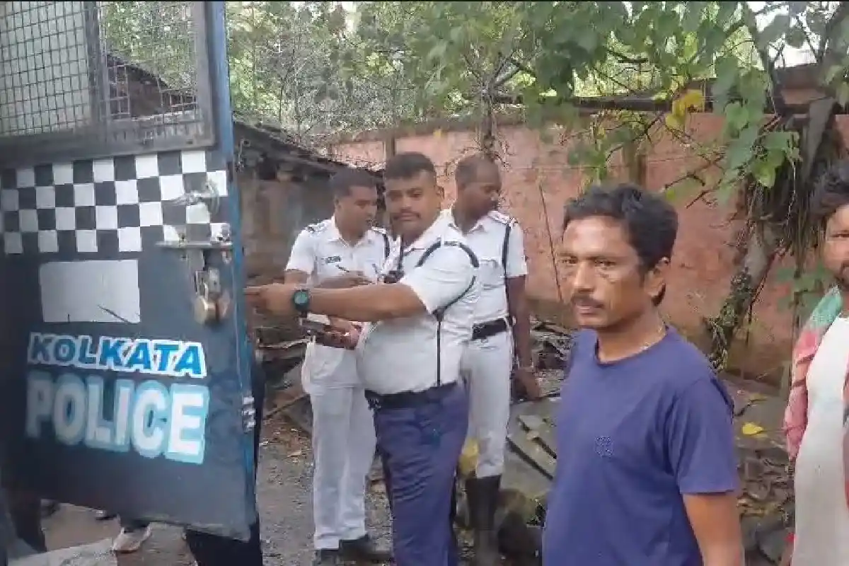 Joka Unidentified Young Man Body Found in Drain: कोलकाता के जोका में नाले से युवक का शव मिला, पहचान नहीं होने पर पुलिस ने शुरू की जांच