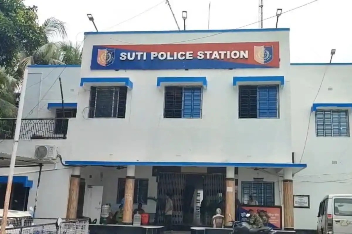 Murshidabad Suti Illegal Arms Seized One Arrested: मुर्शिदाबाद के सुती में दो हथियार और 10 गोलियों के साथ एक व्यक्ति गिरफ्तार