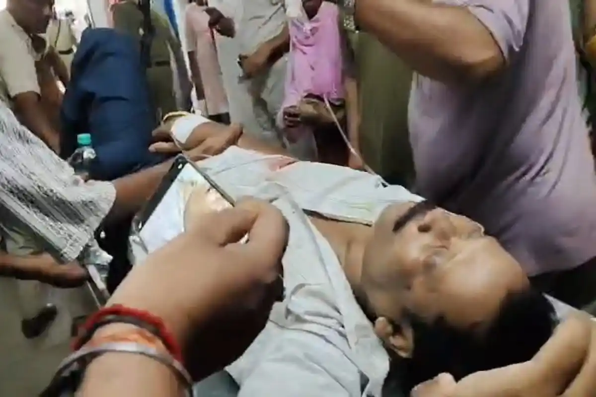 Islampur School Teacher Shot: इस्लामपुर में स्कूल जा रहे प्राथमिक शिक्षक को मारी गोली, गंभीर हालत में सिलीगुड़ी मेडिकल कॉलेज भेजा गया