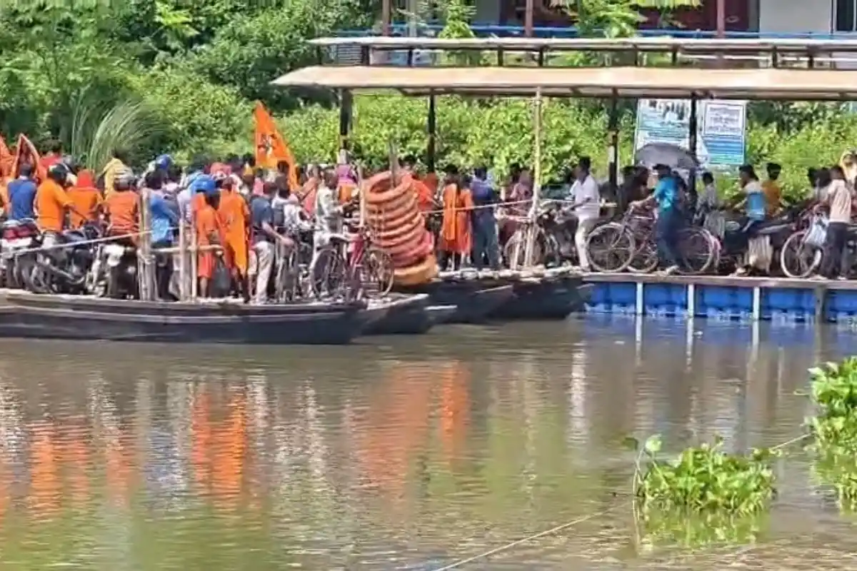 Farakka Jal Marg Vikas Project Jetty Safety: फरक्का के जल मार्ग विकास परियोजना की जेटियों पर सुरक्षा की कमी, यात्रियों ने जताई दुर्घटना की आशंका