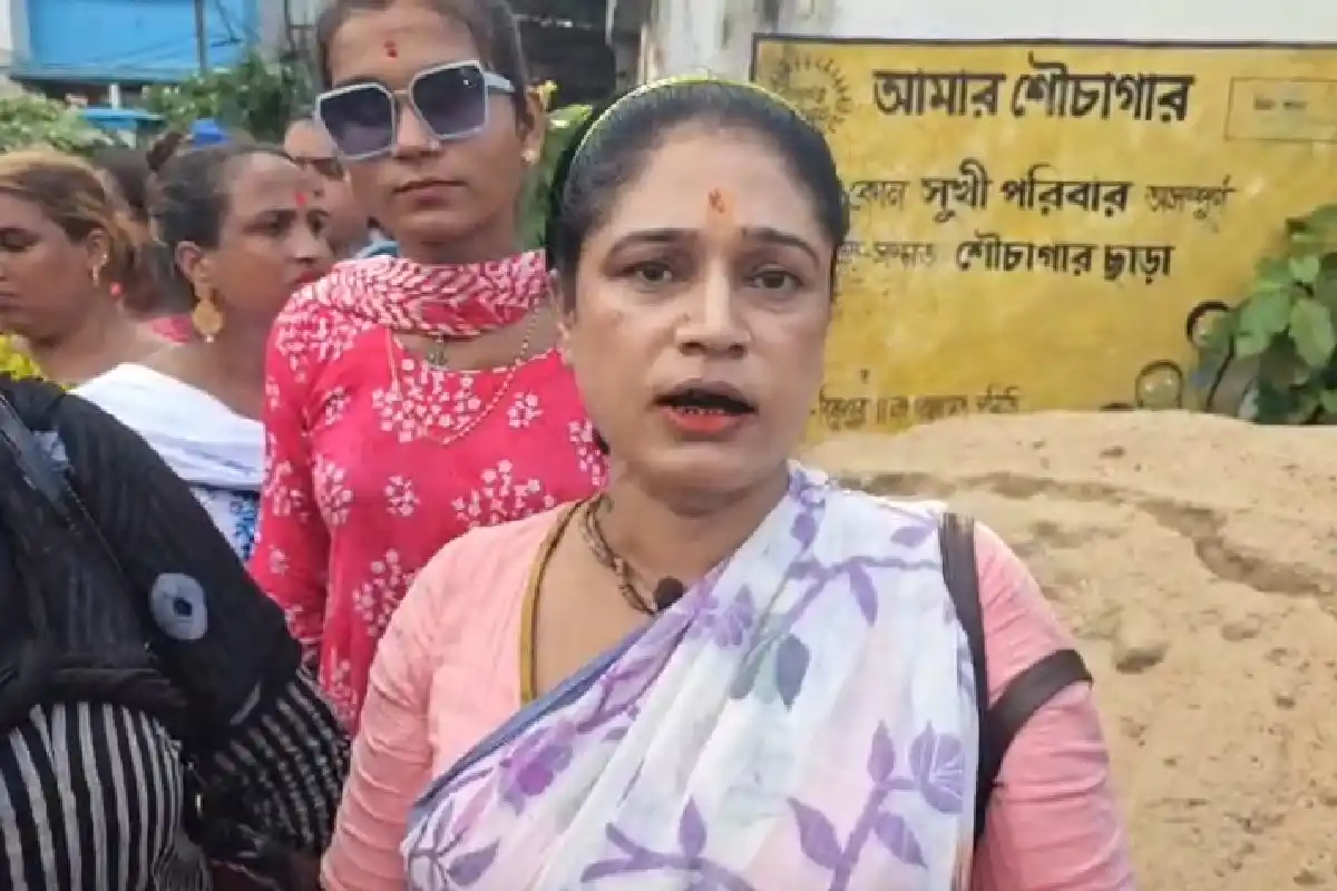 South 24 Parganas Transgender Group Dispute: दक्षिण 24 परगना में किन्नर समूहों के बीच विवाद, थाने के सामने प्रदर्शन कर कार्रवाई की मांग