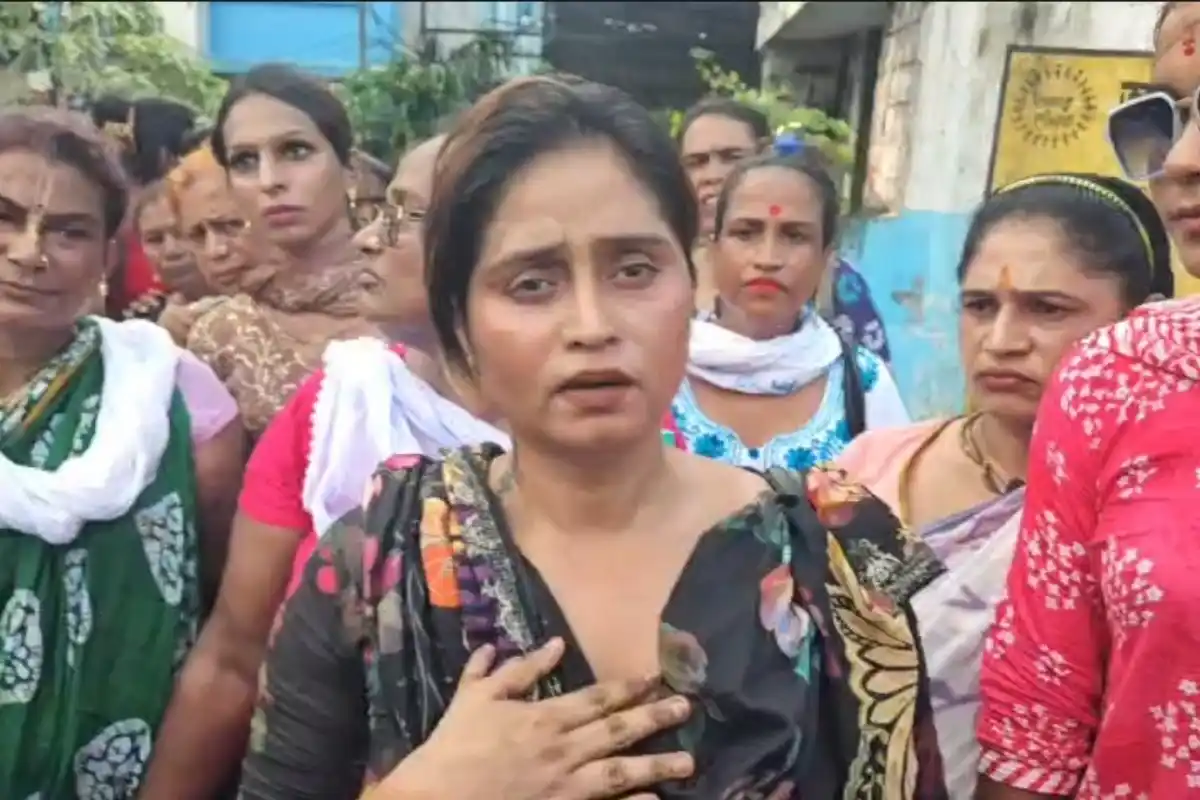 South 24 Parganas Transgender Group Dispute: दक्षिण 24 परगना में किन्नर समूहों के बीच विवाद, थाने के सामने प्रदर्शन कर कार्रवाई की मांग