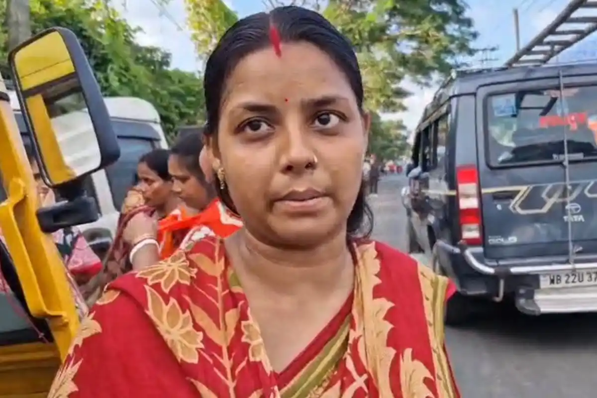 South 24 Parganas Transgender Group Dispute: दक्षिण 24 परगना में किन्नर समूहों के बीच विवाद, थाने के सामने प्रदर्शन कर कार्रवाई की मांग