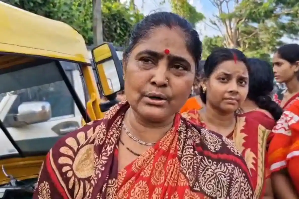 South 24 Parganas Transgender Group Dispute: दक्षिण 24 परगना में किन्नर समूहों के बीच विवाद, थाने के सामने प्रदर्शन कर कार्रवाई की मांग