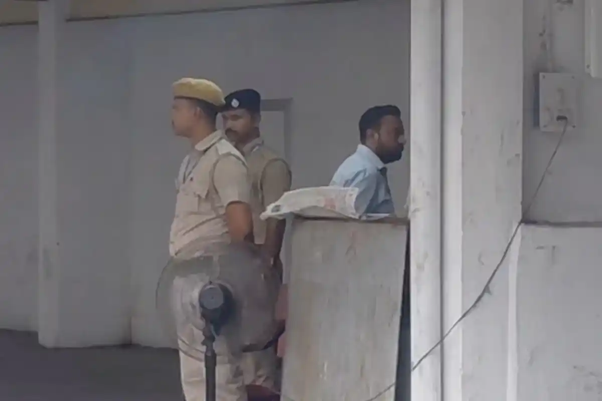 Debra job scam Sujoy Hazra Sumit Roy Bhawani Bhawan: सरकारी नौकरी के नाम पर पैसे लेने का आरोप, पूर्व विधायक सुजॉय हाजरा और सुमित राय से आमने-सामने पूछताछ की संभावना
