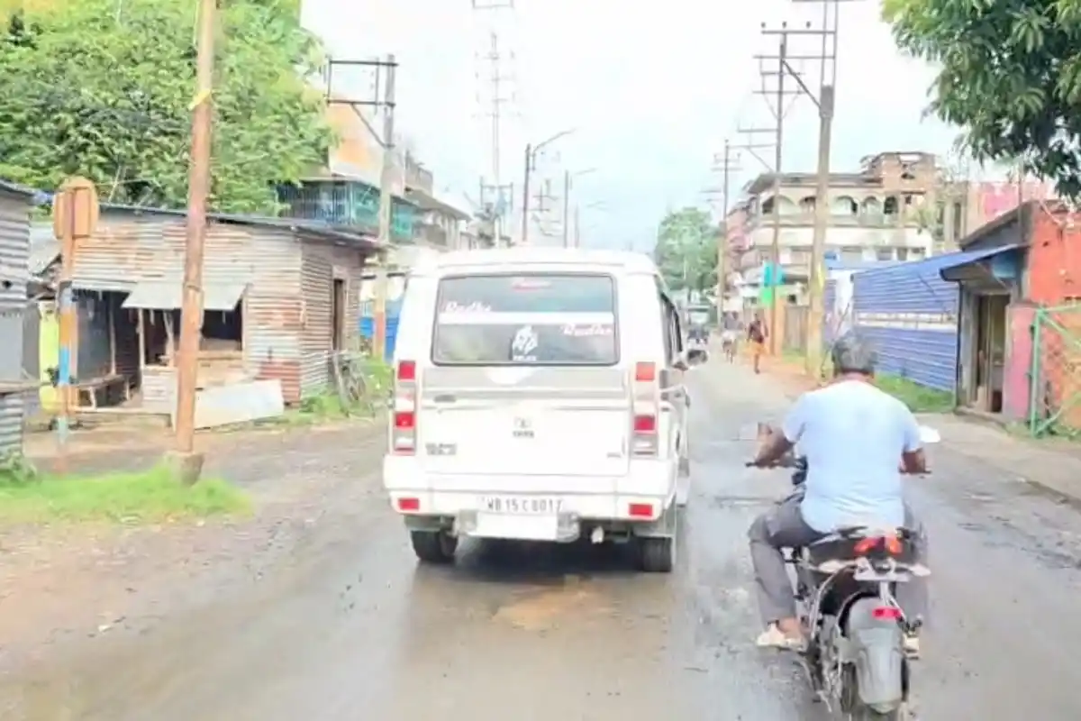 Naihati former TMC MLA Sanat De arrest: नैहाटी में पूर्व तृणमूल विधायक सनत दे की गिरफ्तारी के बाद बढ़ी हलचल, पुलिस ने इलाके में घुमाया