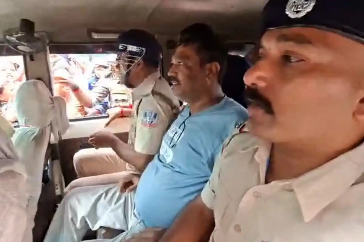 Naihati former TMC MLA Sanat De arrest: नैहाटी में पूर्व तृणमूल विधायक सनत दे की गिरफ्तारी के बाद बढ़ी हलचल, पुलिस ने इलाके में घुमाया