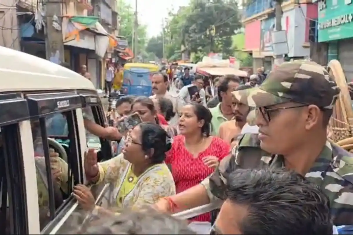 Naihati former TMC MLA Sanat De arrest: नैहाटी में पूर्व तृणमूल विधायक सनत दे की गिरफ्तारी के बाद बढ़ी हलचल, पुलिस ने इलाके में घुमाया