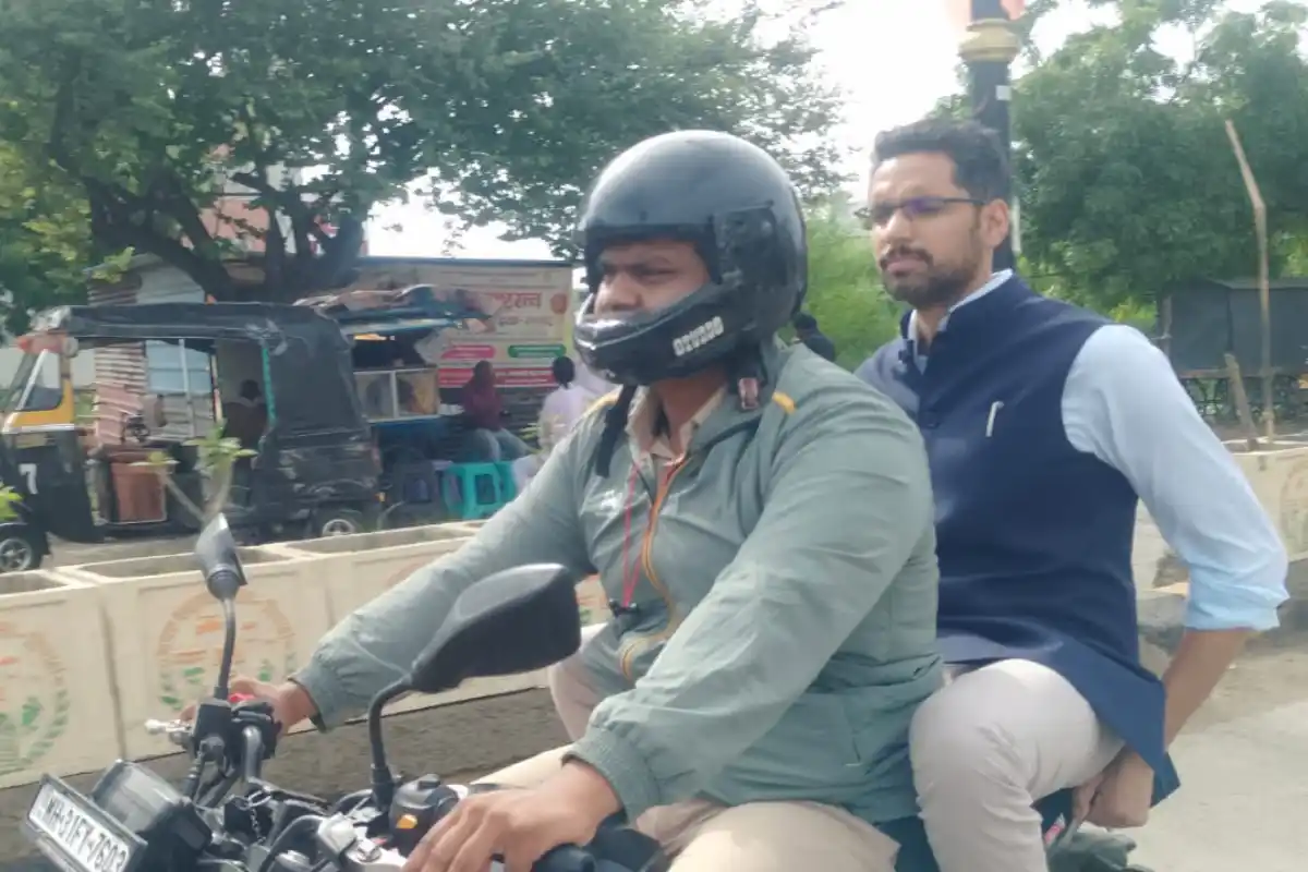 Nagpur Solid Waste Management Inspection Kumar Ashirwad: नागपुर के बेसा, बेलतरोड़ी और कुही में जिलाधिकारी कुमार आशीर्वाद ने मोटरसाइकिल से किया घनकचरा प्रबंधन का औचक निरीक्षण