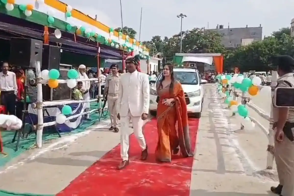 Siwan Independence Day Gandhi Maidan Flag Hoisting: सीवान के गांधी मैदान में शान से लहराया तिरंगा, स्वतंत्रता सेनानी मुंशी सिंह का हुआ सम्मान