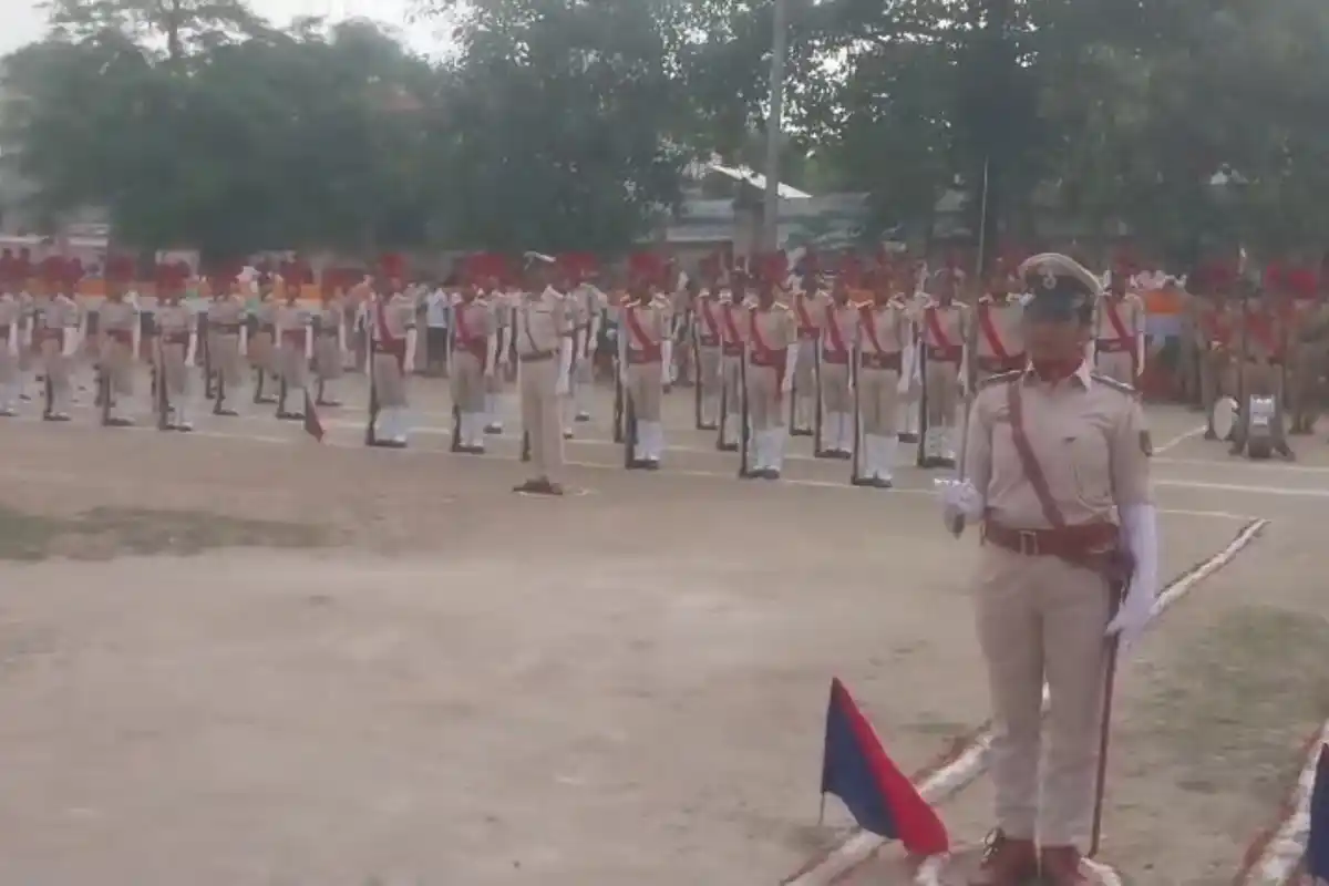 Siwan Independence Day Gandhi Maidan Flag Hoisting: सीवान के गांधी मैदान में शान से लहराया तिरंगा, स्वतंत्रता सेनानी मुंशी सिंह का हुआ सम्मान