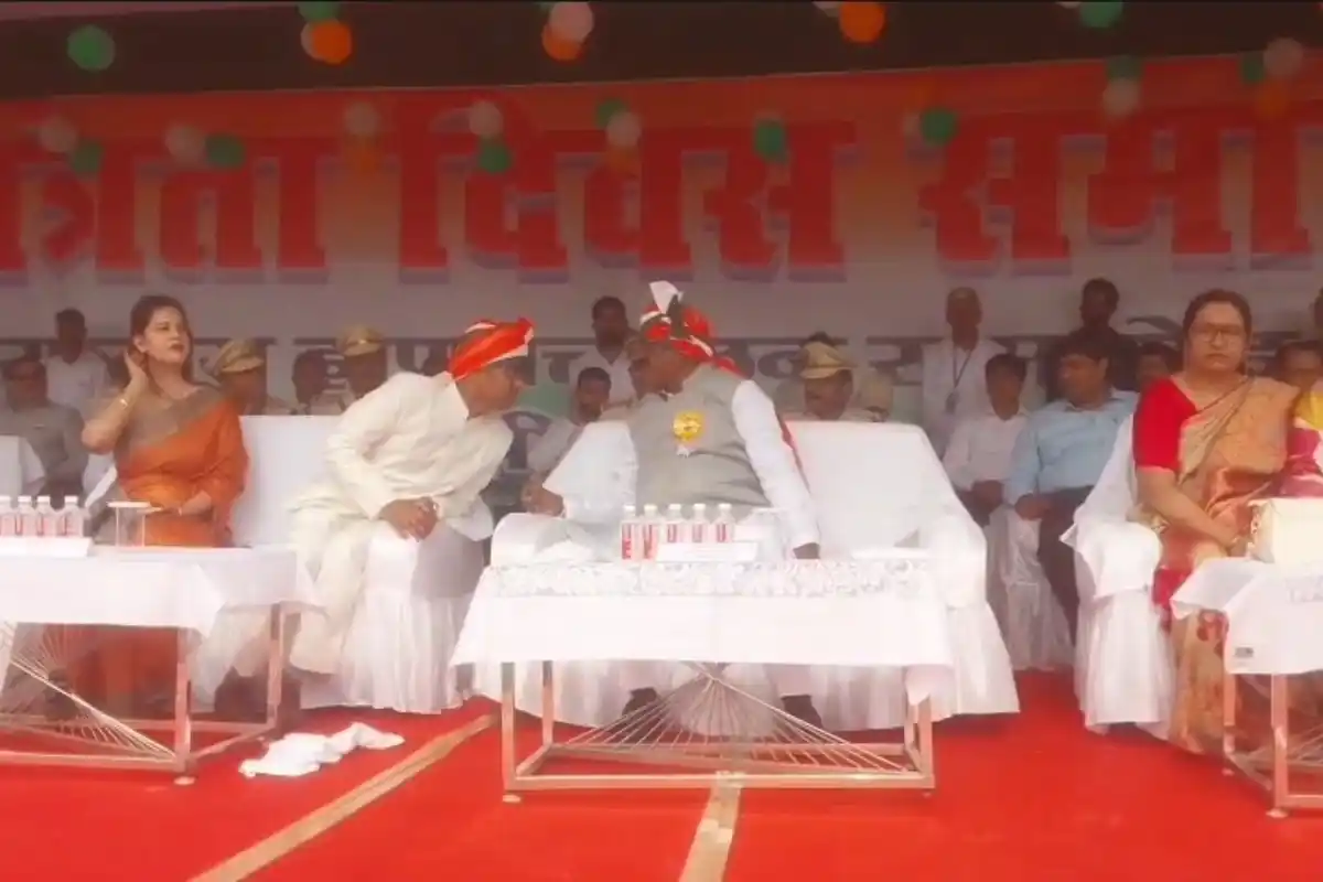 Siwan Independence Day Gandhi Maidan Flag Hoisting: सीवान के गांधी मैदान में शान से लहराया तिरंगा, स्वतंत्रता सेनानी मुंशी सिंह का हुआ सम्मान