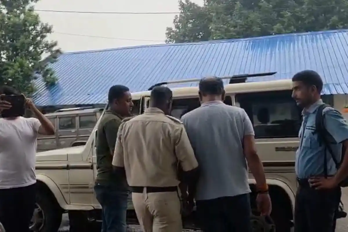 Prempal Singh Jamuria Illegal Arms Recovered: प्रेमपाल से पूछताछ के बाद जामुड़िया में अवैध हथियारों का बड़ा जखीरा बरामद, पिस्तौल-रिवॉल्वर और कारतूस मिले