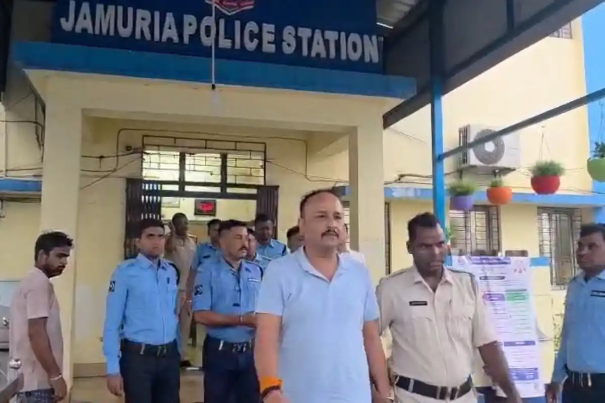 Prempal Singh Jamuria Illegal Arms Recovered: प्रेमपाल से पूछताछ के बाद जामुड़िया में अवैध हथियारों का बड़ा जखीरा बरामद, पिस्तौल-रिवॉल्वर और कारतूस मिले