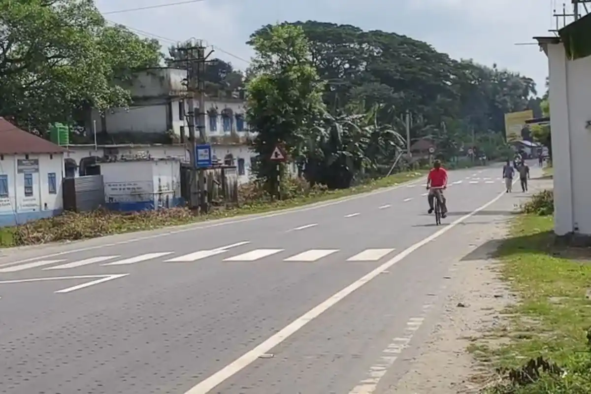 Changrabandha Road Accident Two Youths Dead: कूचबिहार के च्यांगड़ाबांधा में ट्रक की टक्कर से जमालदह के दो युवकों की मौत, बाइक से घर लौटते समय हुआ हादसा