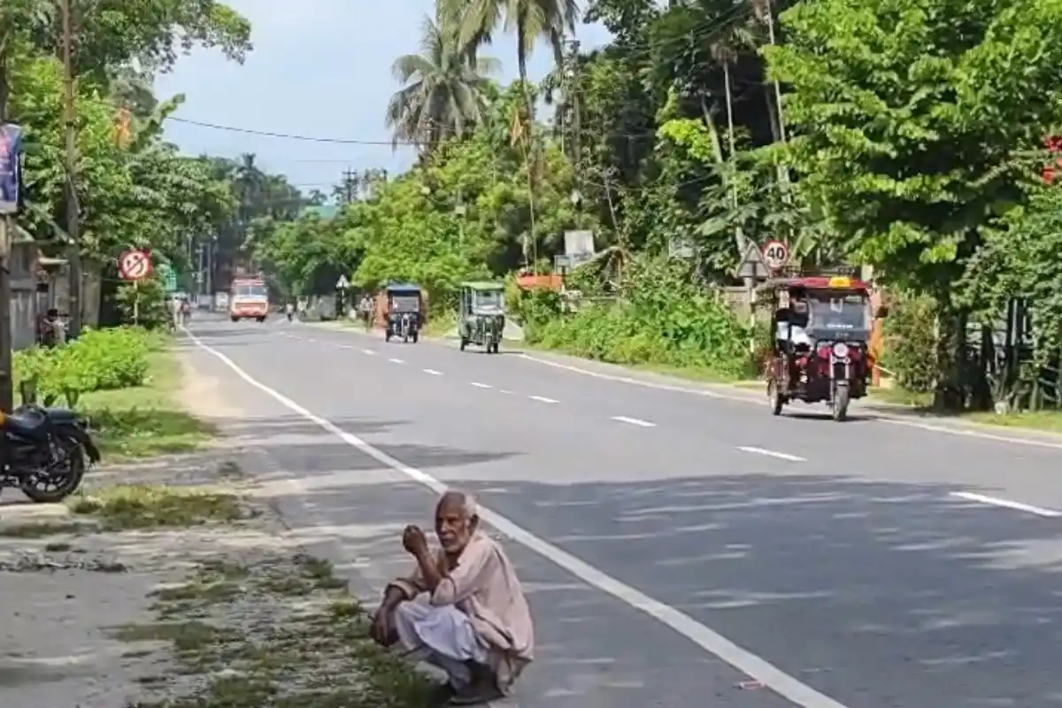 Changrabandha Road Accident Two Youths Dead: कूचबिहार के च्यांगड़ाबांधा में ट्रक की टक्कर से जमालदह के दो युवकों की मौत, बाइक से घर लौटते समय हुआ हादसा