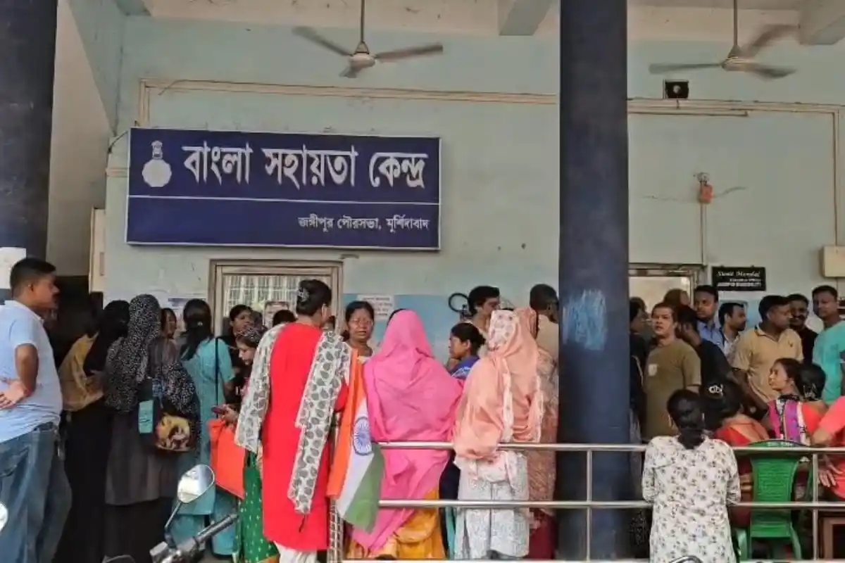 Murshidabad Jangipur Annapurna Yojana Women Protest: जंगीपुर नगर पालिका में अन्नपूर्णा योजना का पैसा नहीं मिलने पर महिलाओं का प्रदर्शन, पुलिस ने संभाली स्थिति