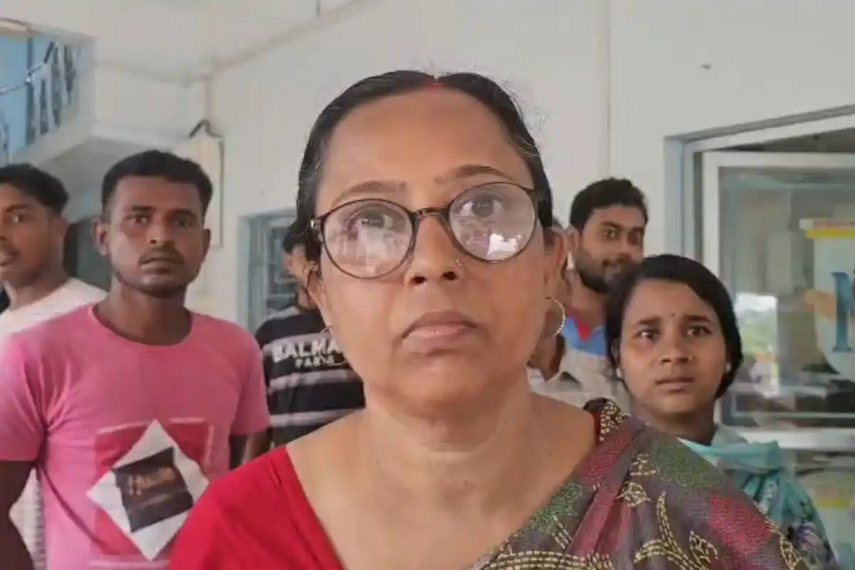 Murshidabad Jangipur Annapurna Yojana Women Protest: जंगीपुर नगर पालिका में अन्नपूर्णा योजना का पैसा नहीं मिलने पर महिलाओं का प्रदर्शन, पुलिस ने संभाली स्थिति