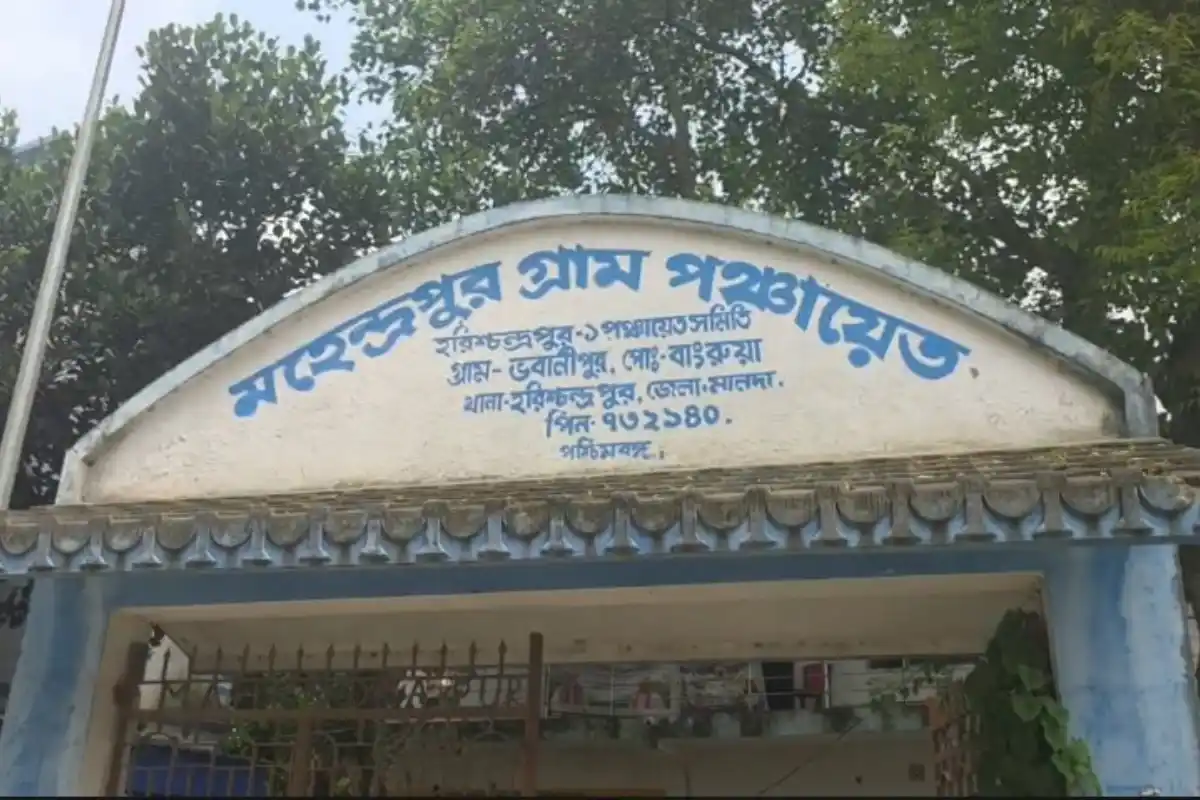 मालदा में आवास योजना पर बड़ा आरोप, जॉब कार्ड किसी का और घर मिला दूसरे को, 30 हजार रुपये लेने का दावा
