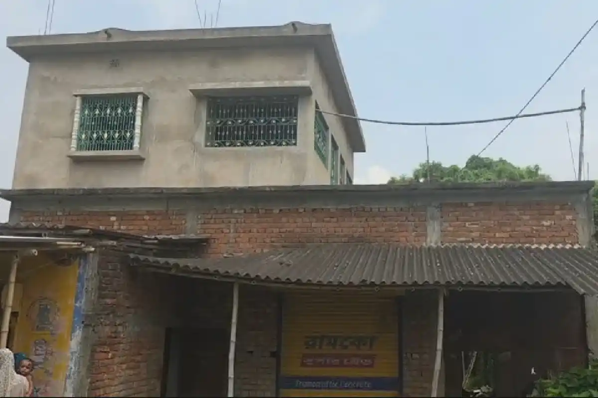 Malda Awas Yojana Job Card Fraud: मालदा में आवास योजना पर बड़ा आरोप, जॉब कार्ड किसी का और घर मिला दूसरे को, 30 हजार रुपये लेने का दावा