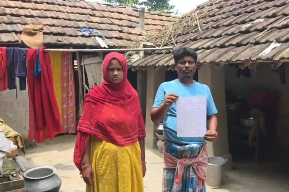 Malda Awas Yojana Job Card Fraud: मालदा में आवास योजना पर बड़ा आरोप, जॉब कार्ड किसी का और घर मिला दूसरे को, 30 हजार रुपये लेने का दावा
