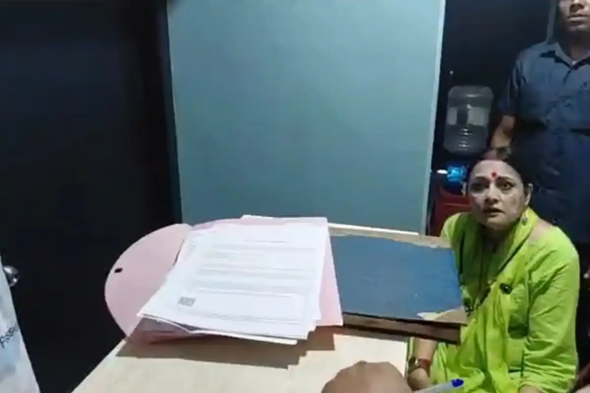 Marquis Street Hotel Inspection Agnimitra Paul: कोलकाता के मार्कुइस स्ट्रीट में होटलों का निरीक्षण, अग्निमित्रा पाल ने छह होटल बंद करने का दिया निर्देश
