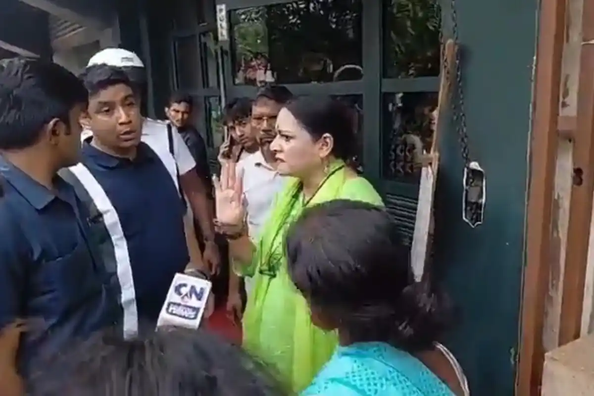 Marquis Street Hotel Inspection Agnimitra Paul: कोलकाता के मार्कुइस स्ट्रीट में होटलों का निरीक्षण, अग्निमित्रा पाल ने छह होटल बंद करने का दिया निर्देश