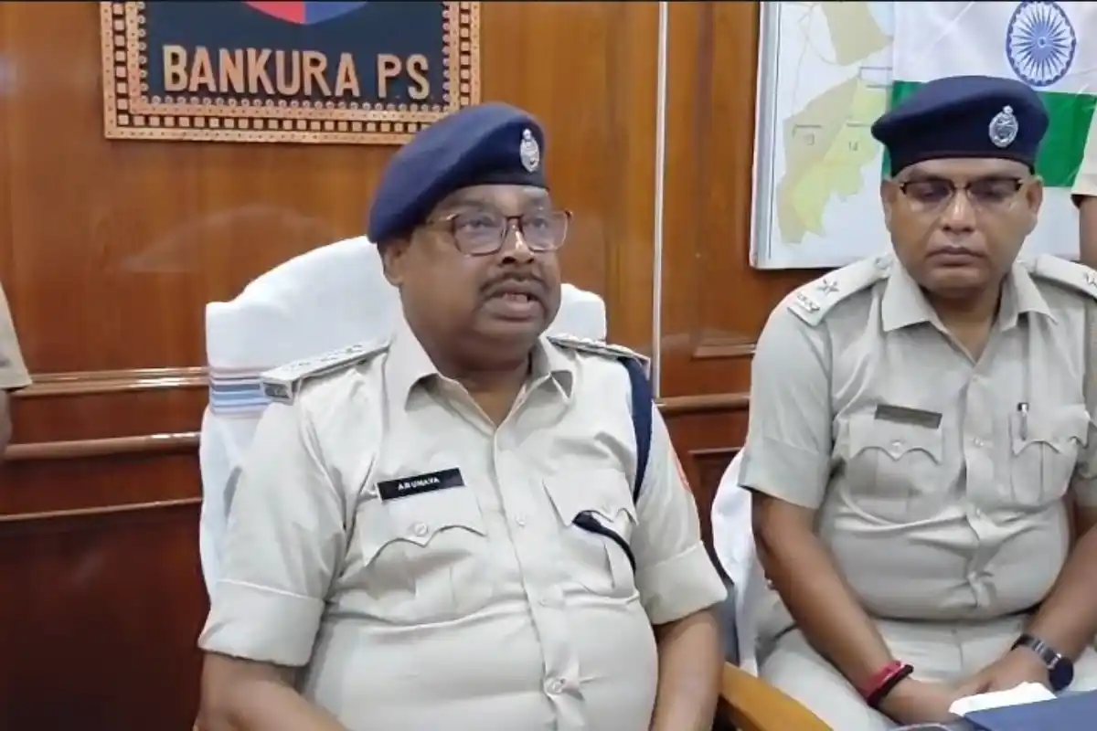 Bankura Kethardanga Banned Cough Syrup Drugs Seized: बांकुड़ा के केठारडांगा में बड़ी मात्रा में प्रतिबंधित कफ सिरप और नशीली गोलियां बरामद, मुख्य आरोपी गिरफ्तार