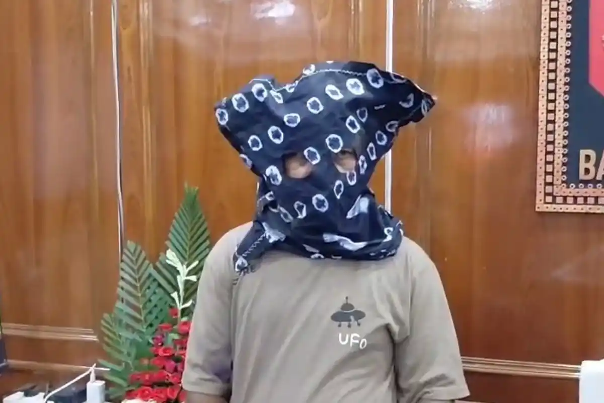 Bankura Kethardanga Banned Cough Syrup Drugs Seized: बांकुड़ा के केठारडांगा में बड़ी मात्रा में प्रतिबंधित कफ सिरप और नशीली गोलियां बरामद, मुख्य आरोपी गिरफ्तार