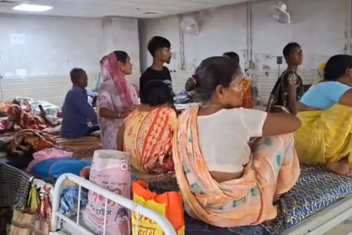 Malda Medical College Hospital Rat Problem: मालदा मेडिकल कॉलेज अस्पताल में चूहों से मरीज परेशान, बिस्तरों के पास लगाए गए पकड़ने के यंत्र