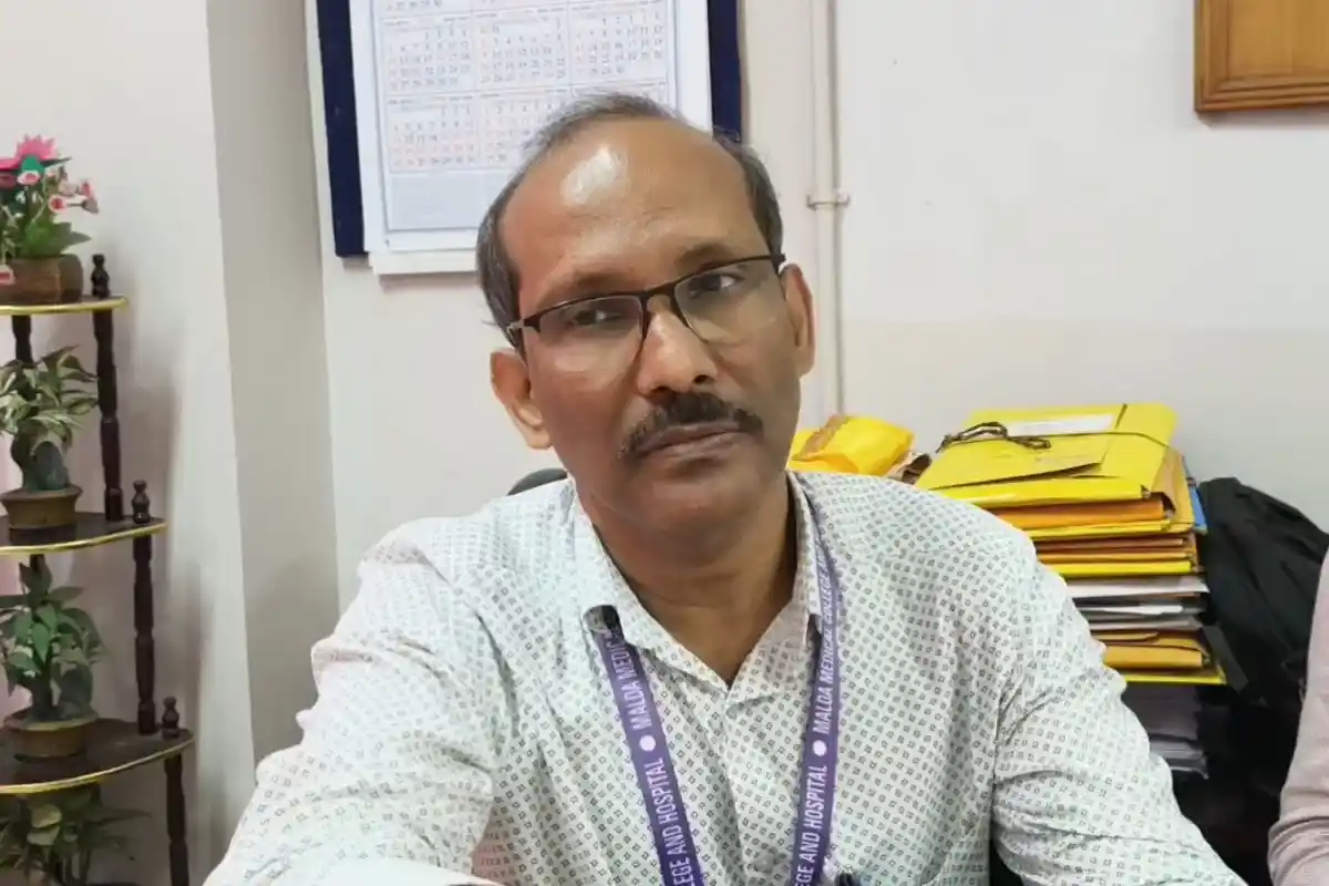 Malda Medical College Hospital Rat Problem: मालदा मेडिकल कॉलेज अस्पताल में चूहों से मरीज परेशान, बिस्तरों के पास लगाए गए पकड़ने के यंत्र