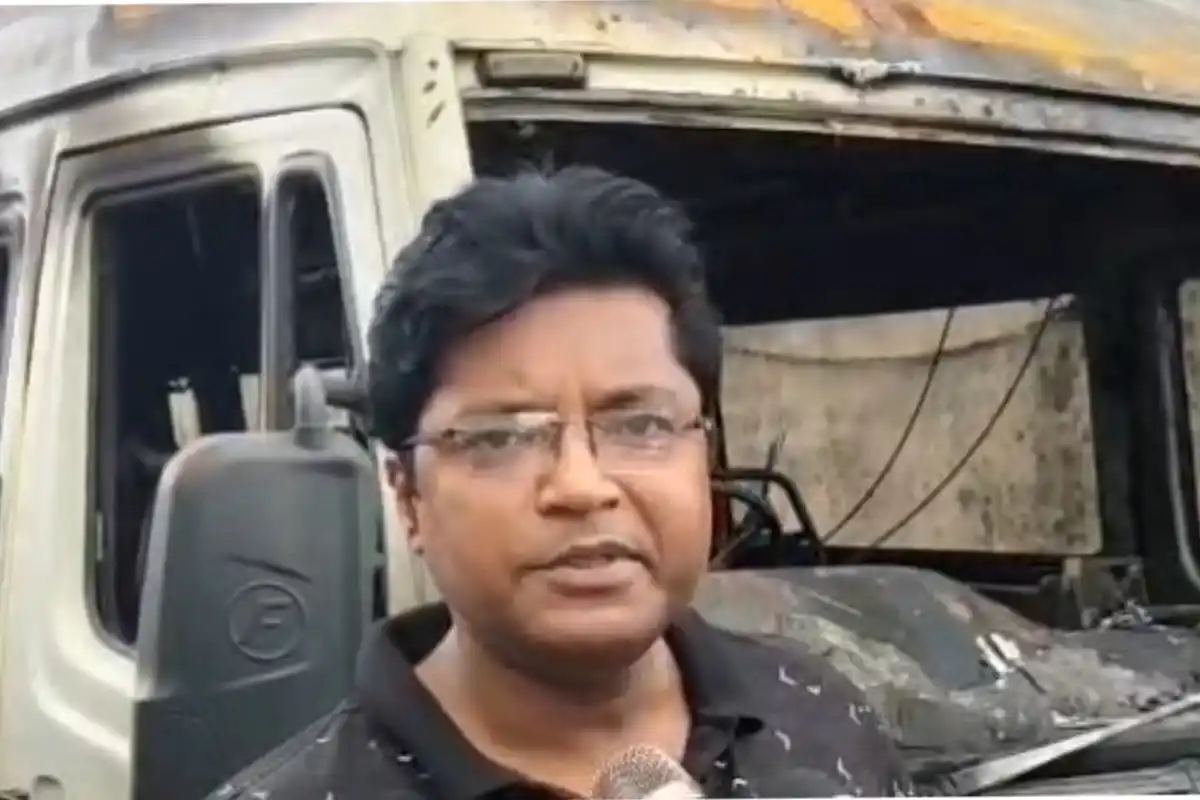 Kolkata Airport Car Showroom Fire 30 Cars Burnt: कोलकाता विमानबंदर के पास कार शोरूम में भीषण आग, करीब 30 गाड़ियां जलकर राख