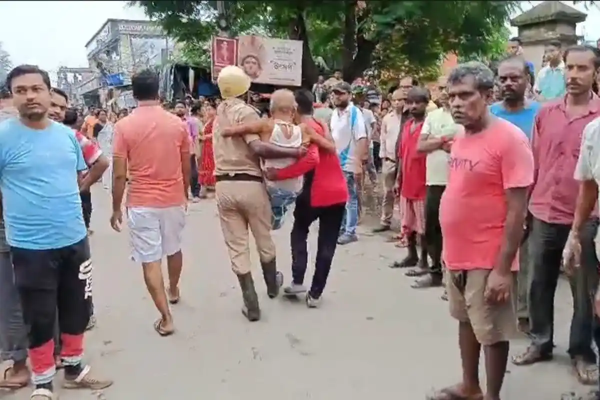 Howrah Andul Mauri Building Fire: हावड़ा के आंदुल मौरी में बहुमंजिला इमारत के फ्लैट में भीषण आग, धुएं के बीच कुछ लोगों के फंसे होने की खबर