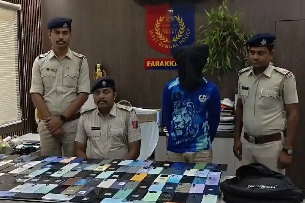 Bangladesh Mobile Smuggling 133 Android Phones Recovered Farakka: मुर्शिदाबाद के फरक्का में 133 एंड्रॉयड मोबाइल बरामद, बांग्लादेश भेजने से पहले युवक गिरफ्तार