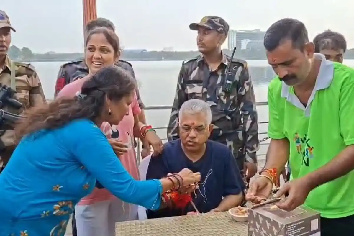 Dilip Ghosh reaction TMC banner Kolkata Eco Park: कोलकाता के इको पार्क में दिलीप घोष से तृणमूल के बैनर विवाद, पुलिस पर आरोप और नेपाल बाढ़ को लेकर पूछे गए सवाल