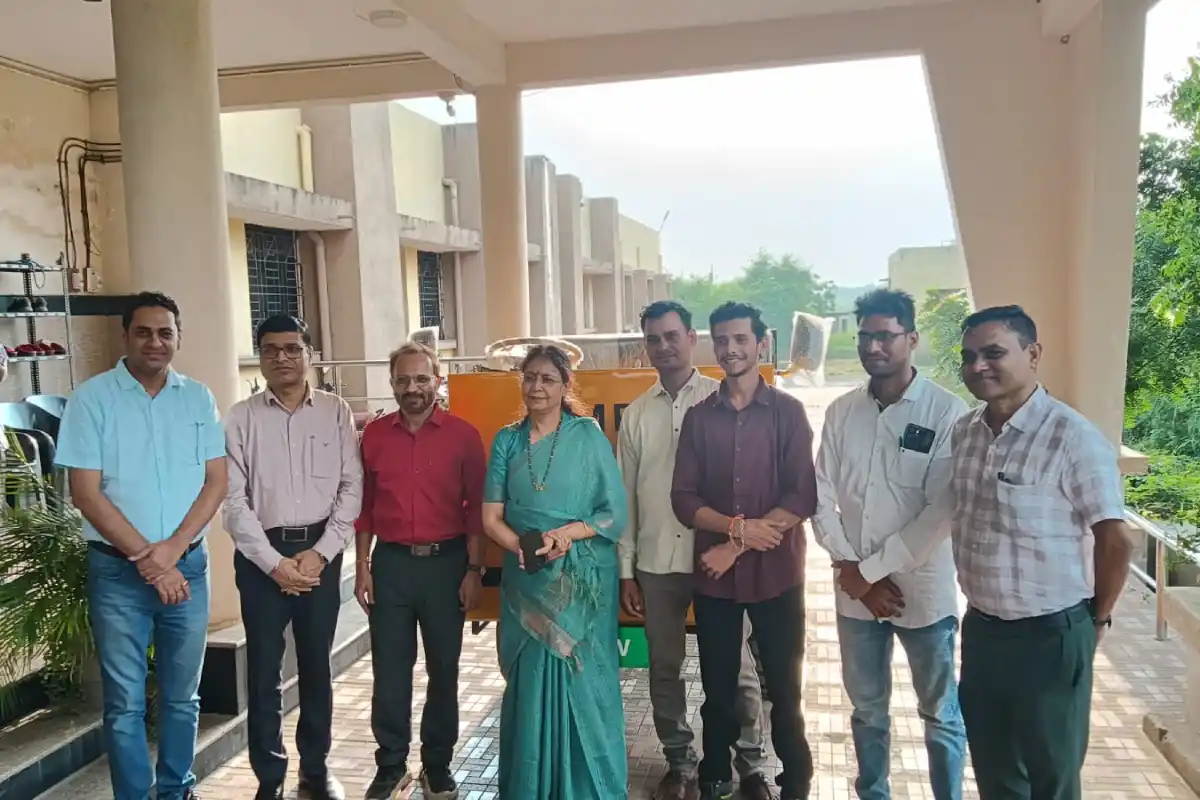 Nagpur University electric truck startup: नागपुर विश्वविद्यालय में बना इलेक्ट्रिक ट्रक, उद्योगों के भीतर 4 हजार किलो तक माल ढोने में होगा उपयोग