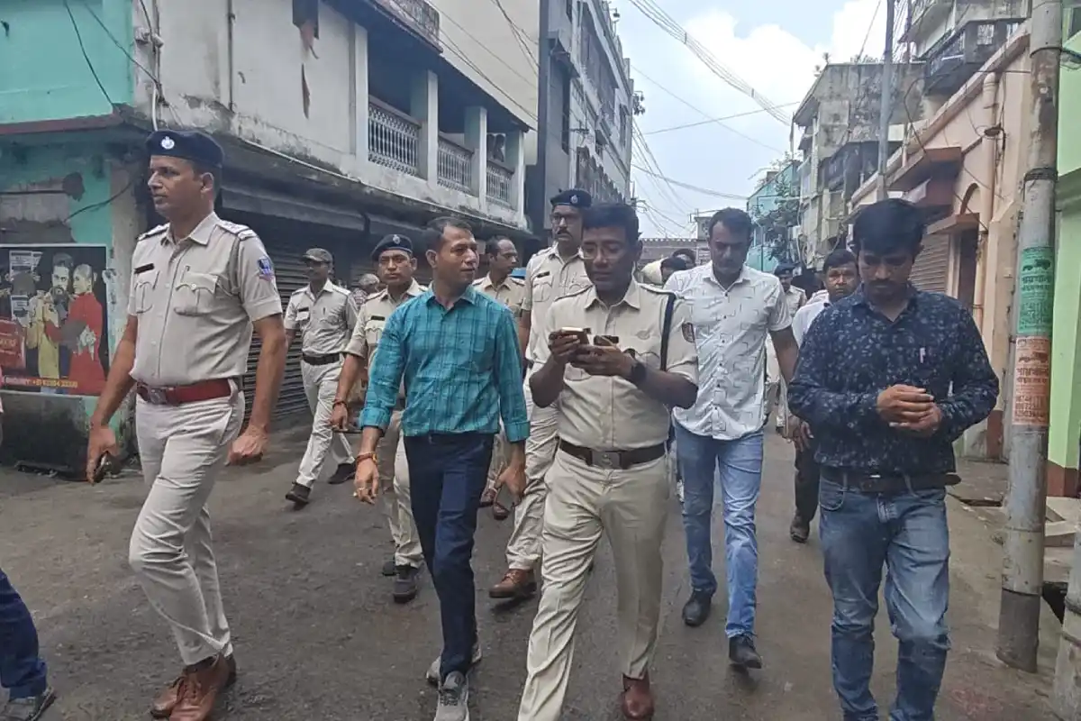 Raniganj sugar price black marketing raid: पश्चिम बर्धमान जिले के रानीगंज में चीनी की कीमत 70 रुपये तक पहुंची, कालाबाजारी रोकने के लिए गोदामों पर प्रशासन की छापेमारी
