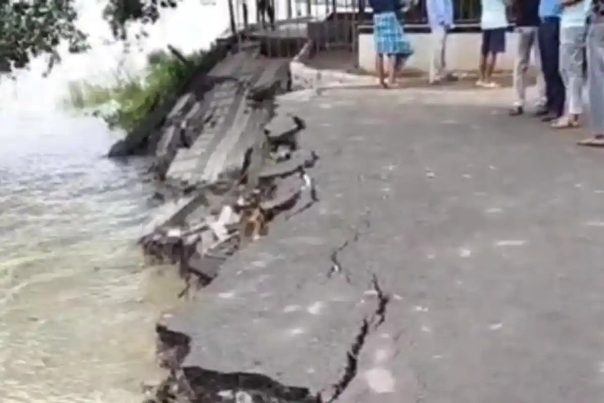 Howrah Shyampur Bhagirathi River Park Collapse: हावड़ा के श्यामपुर में भागीरथी के तेज बहाव से नदी में समाया पार्क, बांध का करीब 300 फुट हिस्सा ढहा