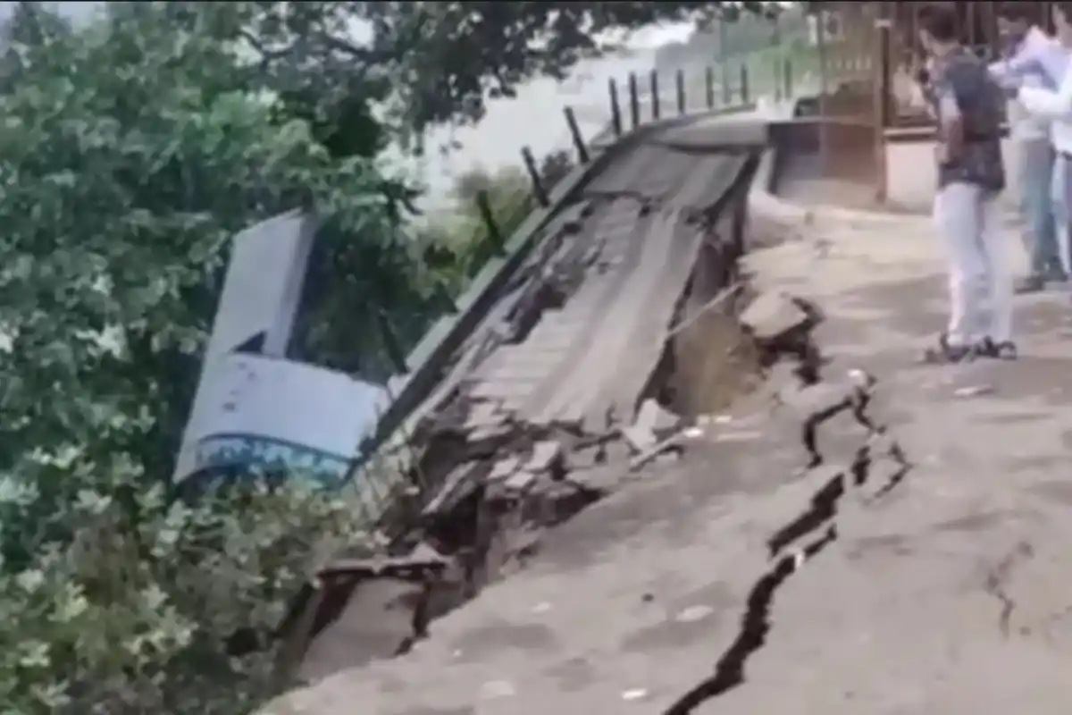 Howrah Shyampur Bhagirathi River Park Collapse: हावड़ा के श्यामपुर में भागीरथी के तेज बहाव से नदी में समाया पार्क, बांध का करीब 300 फुट हिस्सा ढहा