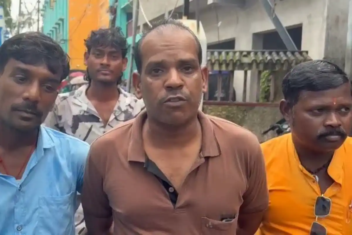 Diamond Harbour TMC Leaders Poster Protest: दक्षिण 24 परगना के डायमंड हार्बर में फिर बढ़ी राजनीतिक हलचल, तृणमूल नेताओं के खिलाफ लगे पोस्टर